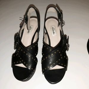 Black Clarks Heels **LIKE NEW & SUPER COMFY**